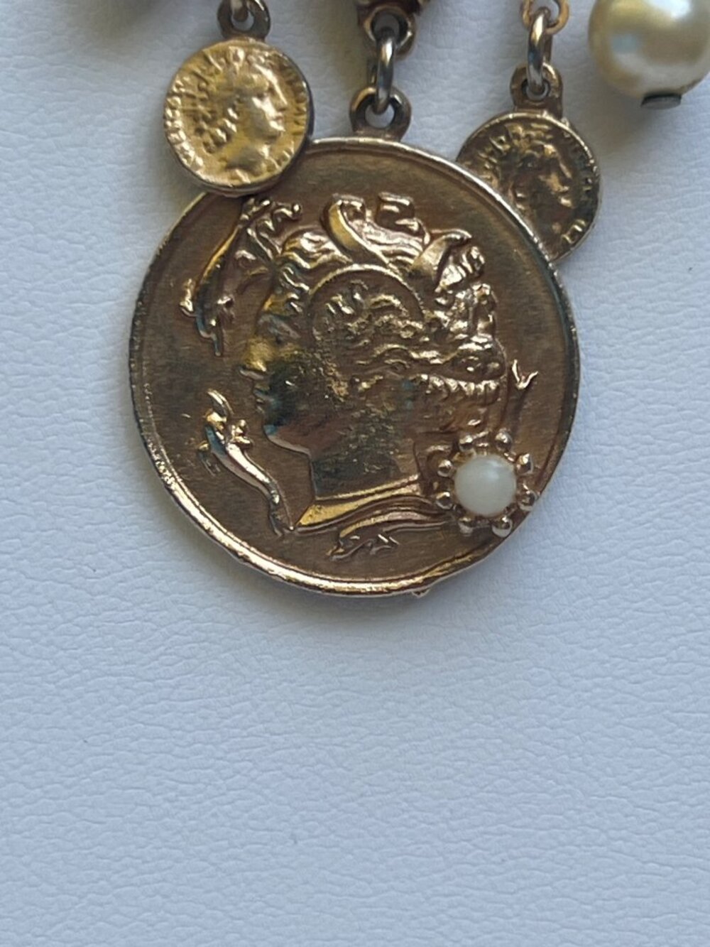 Vintage Gold Tone Brooch With Faux Pearls Rhinestones & Coin Motif Victorian Sty - Picture 4 of 9